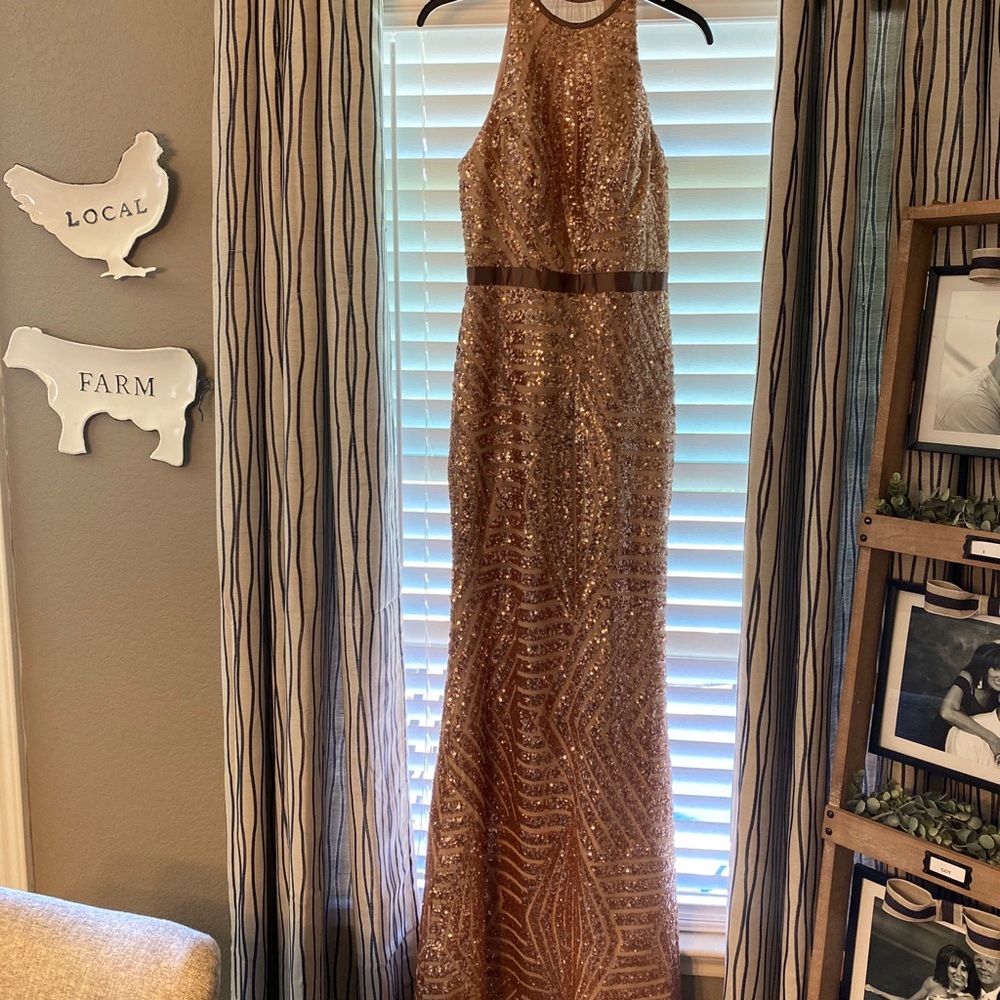 Prom Dresses - Picture 5 of 7